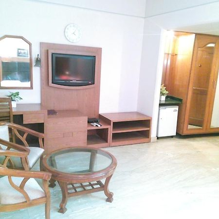 Hotel Queens Residency Γκουργκάον Εξωτερικό φωτογραφία
