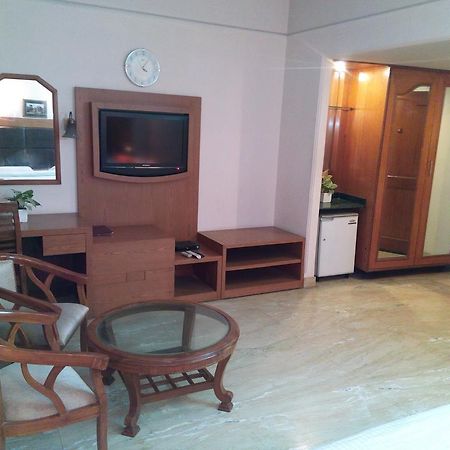 Hotel Queens Residency Γκουργκάον Εξωτερικό φωτογραφία