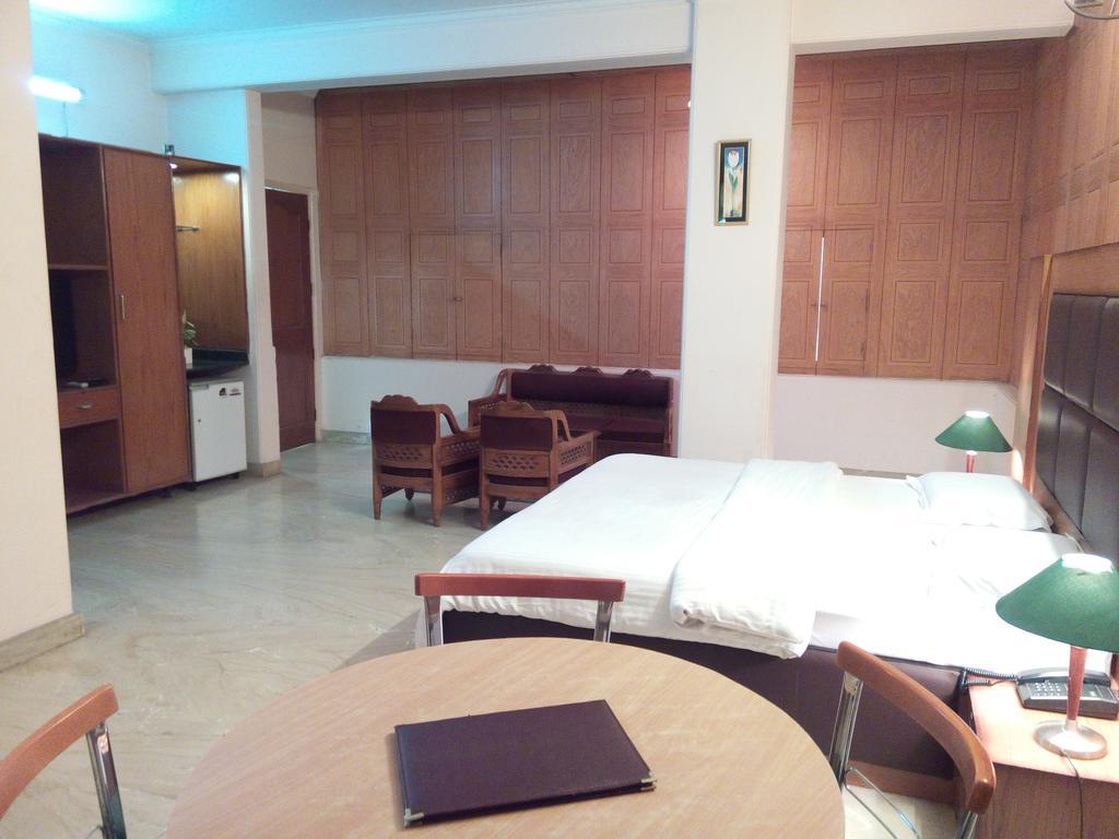 Hotel Queens Residency Γκουργκάον Δωμάτιο φωτογραφία