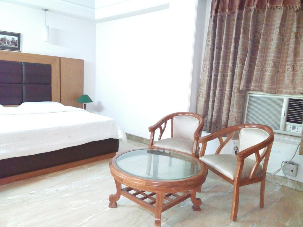 Hotel Queens Residency Γκουργκάον Δωμάτιο φωτογραφία