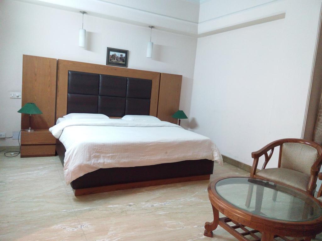 Hotel Queens Residency Γκουργκάον Δωμάτιο φωτογραφία