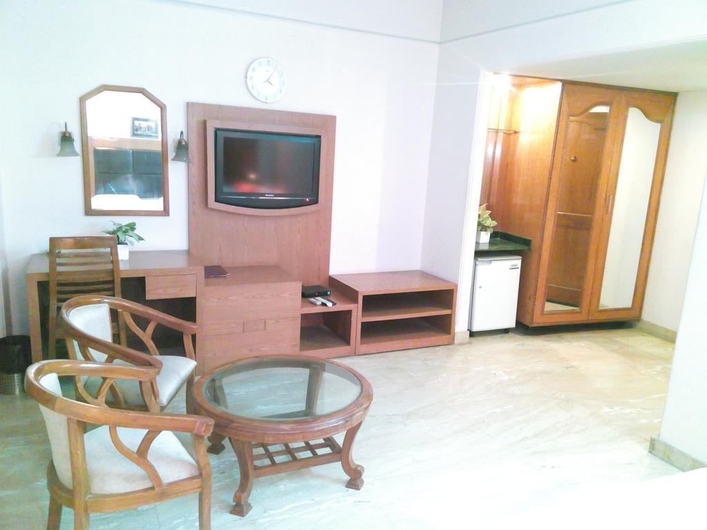 Hotel Queens Residency Γκουργκάον Εξωτερικό φωτογραφία