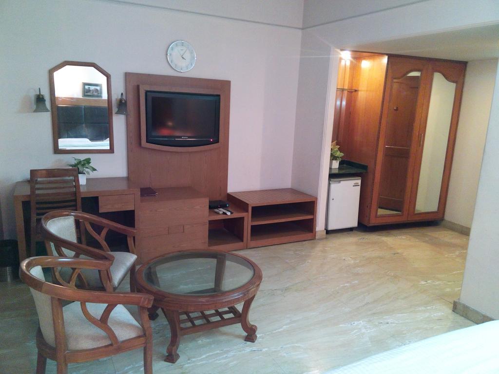 Hotel Queens Residency Γκουργκάον Εξωτερικό φωτογραφία