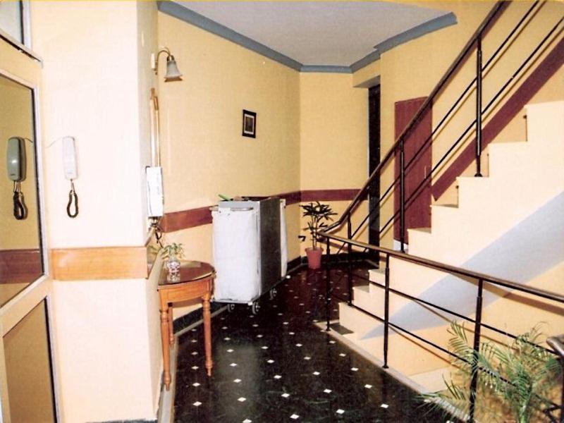 Hotel Queens Residency Γκουργκάον Εξωτερικό φωτογραφία