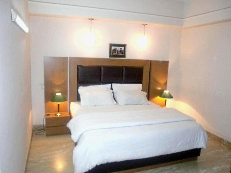 Hotel Queens Residency Γκουργκάον Εξωτερικό φωτογραφία