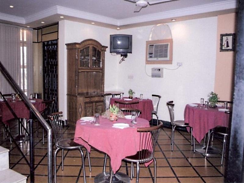 Hotel Queens Residency Γκουργκάον Εξωτερικό φωτογραφία