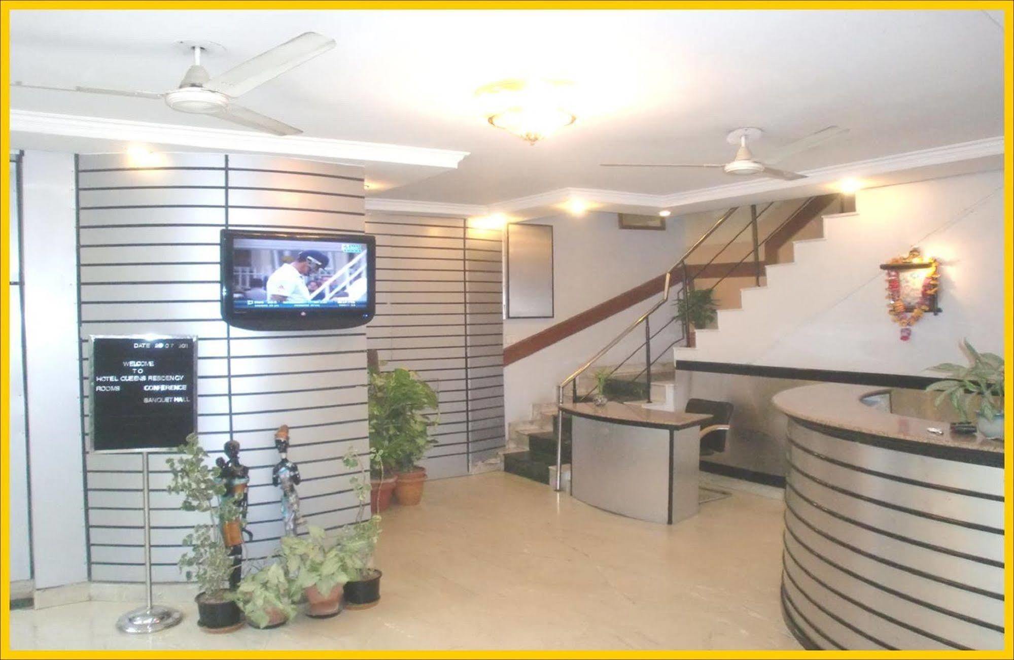 Hotel Queens Residency Γκουργκάον Εξωτερικό φωτογραφία